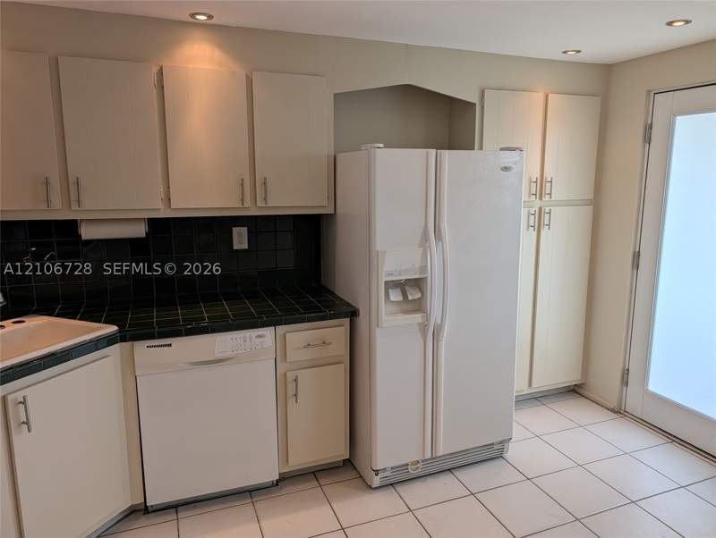 2 bedroom Condominium at 1075 NE Miami Gardens Dr 509, Royal Bahamian West, Miami — photo 3