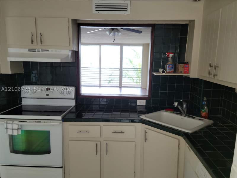2 bedroom Condominium at 1075 NE Miami Gardens Dr 509, Royal Bahamian West, Miami — photo 4