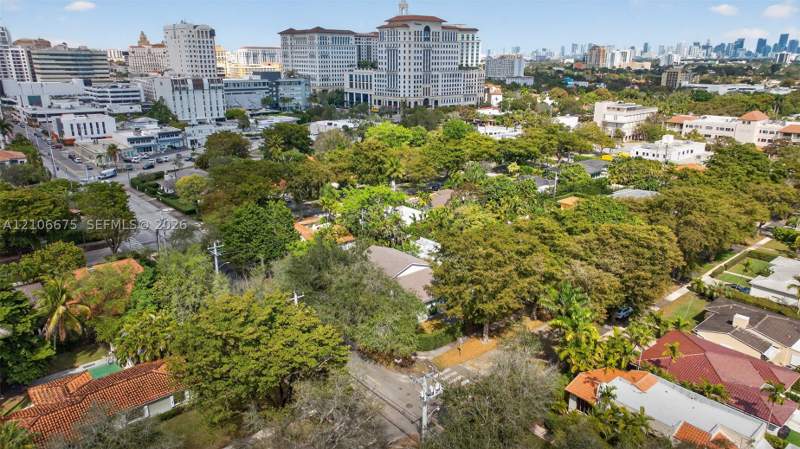 3 bedroom SingleFamilyResidence at 3231 Salzedo St, Coconut Gr Sec 1 C Gab, Coral Gables — photo 4