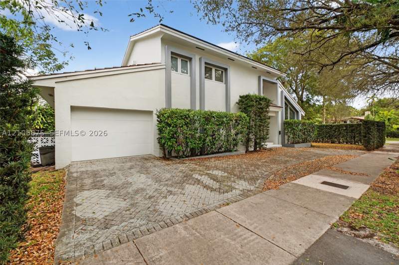 3 bedroom SingleFamilyResidence at 3231 Salzedo St, Coconut Gr Sec 1 C Gab, Coral Gables — photo 5