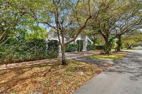 3231 Salzedo St, Coral Gables FL - photo 6 of 59
