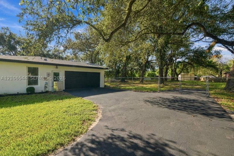4 bedroom SingleFamilyResidence at 15700 SW 264th St, Redland, Homestead — photo 4