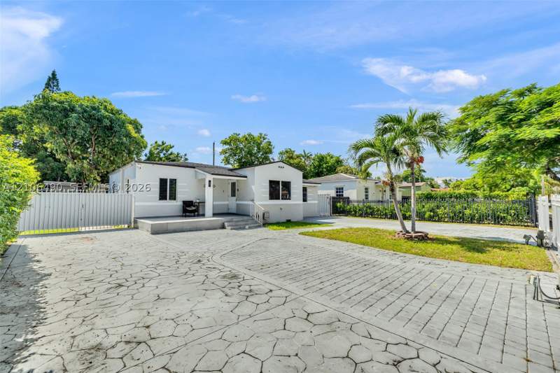 7 bedroom SingleFamilyResidence at 3840 NW 12th St, Le Jeune Manors, Miami — photo 4