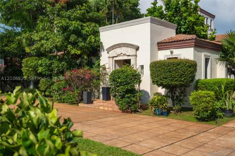 4760 N Bay Rd, Miami Beach FL - photo 10 of 66