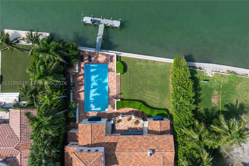 8 bedroom SingleFamilyResidence at 4760 N Bay Rd, Nautilus Sub, Miami Beach — photo 2