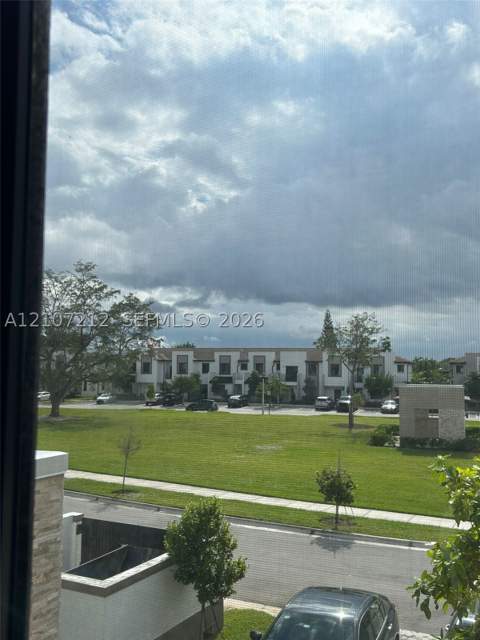 613 NE 208th Ter 613, Miami FL - photo 11 of 27