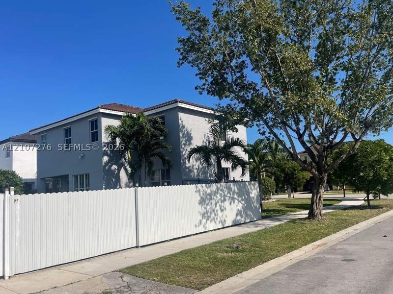 4 bedroom SingleFamilyResidence at 11047 SW 243rd Ln, Bluewaters Subdivision, Homestead — photo 3