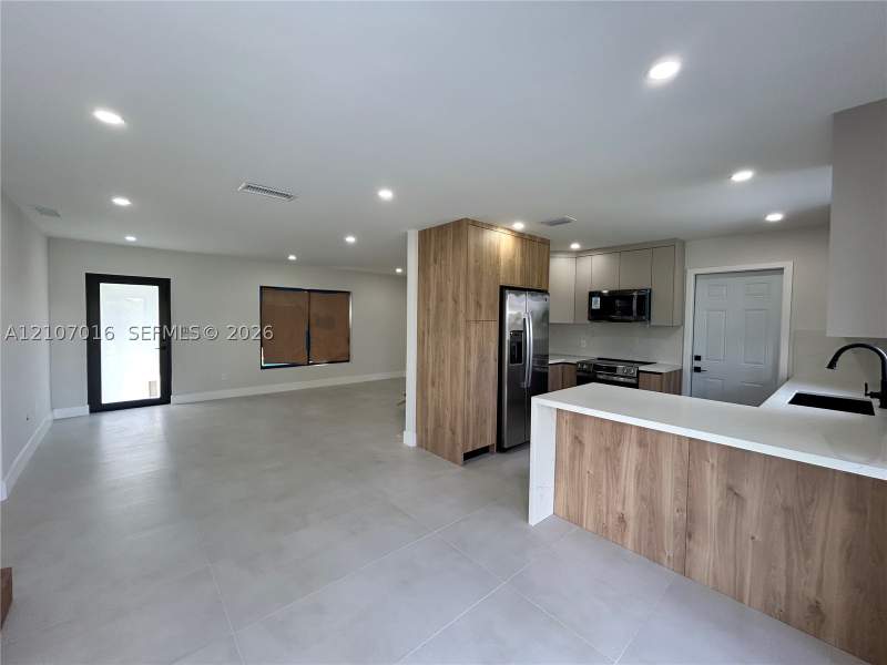 3 bedroom SingleFamilyResidence at 12035 SW 117th Ter, Devon-Aire Estates Sec 5, Miami — photo 2