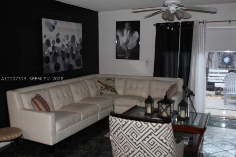 3 bedroom SingleFamilyResidence at 9818 SW 222nd Ter, Lakes By The Bay Sec 5, Cutler Bay — photo 4