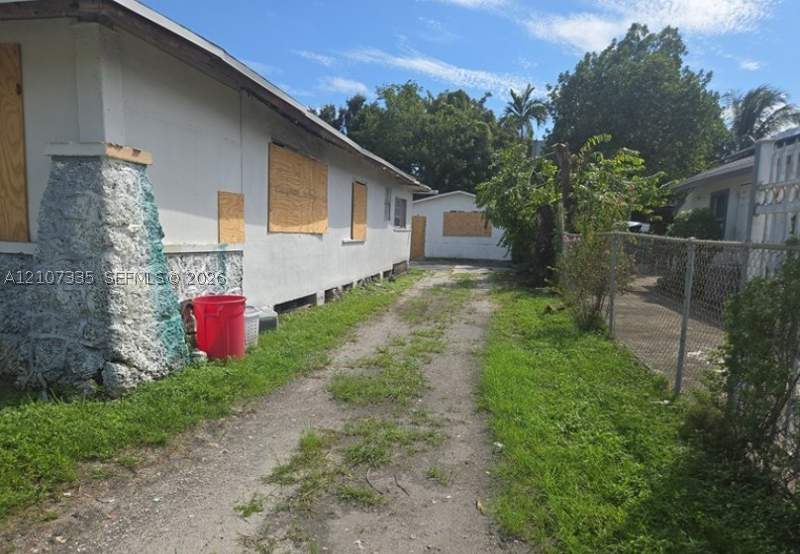 3 bedroom SingleFamilyResidence at 140 NW 60th St, High School Pk Track, Miami — photo 4
