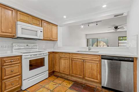 521 NE 38th St 7, Miami FL - photo 11 of 47