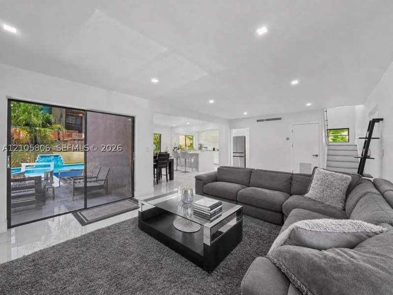 3 bedroom SingleFamilyResidence at 20409 NE 10th Ct Rd, Sky Lake Villas First Add, Miami — photo 4