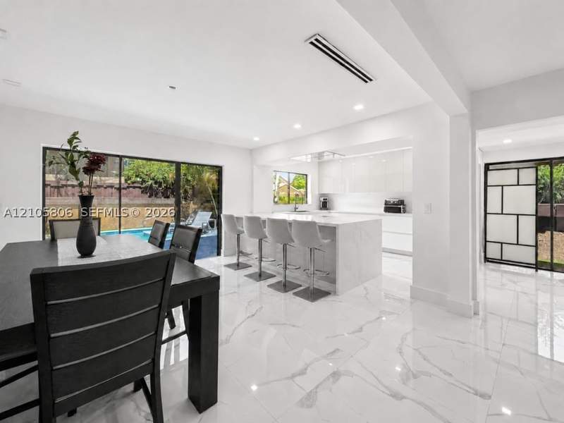 3 bedroom SingleFamilyResidence at 20409 NE 10th Ct Rd, Sky Lake Villas First Add, Miami — photo 5