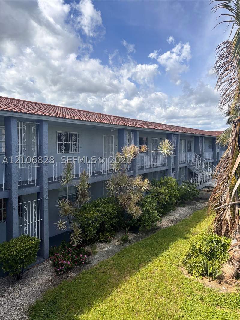 3 bedroom Condominium at 4050 NW 135th St 15-9, Villa Biscaya Jardines Co, Opa Locka — photo 2