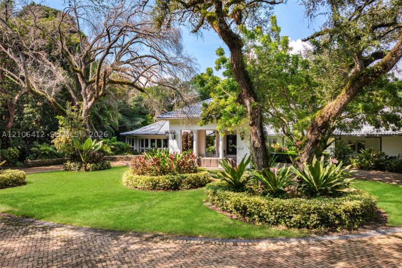 6 bedroom SingleFamilyResidence at 9400 Old Cutler Rd, Amd Pl Of Journeys End, Coral Gables — photo 2