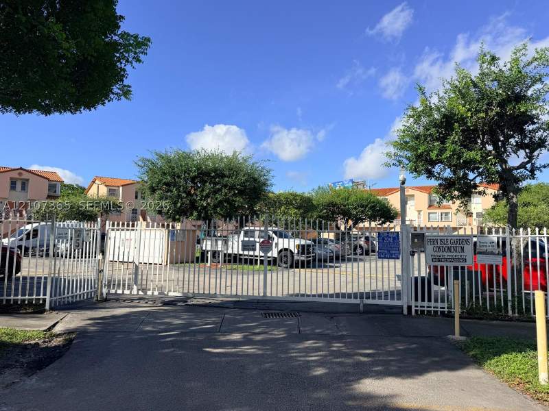 2 bedroom Townhouse at 1313 NW 24th Ave 1313, Fern Isle Gardens Condo, Miami — photo 2