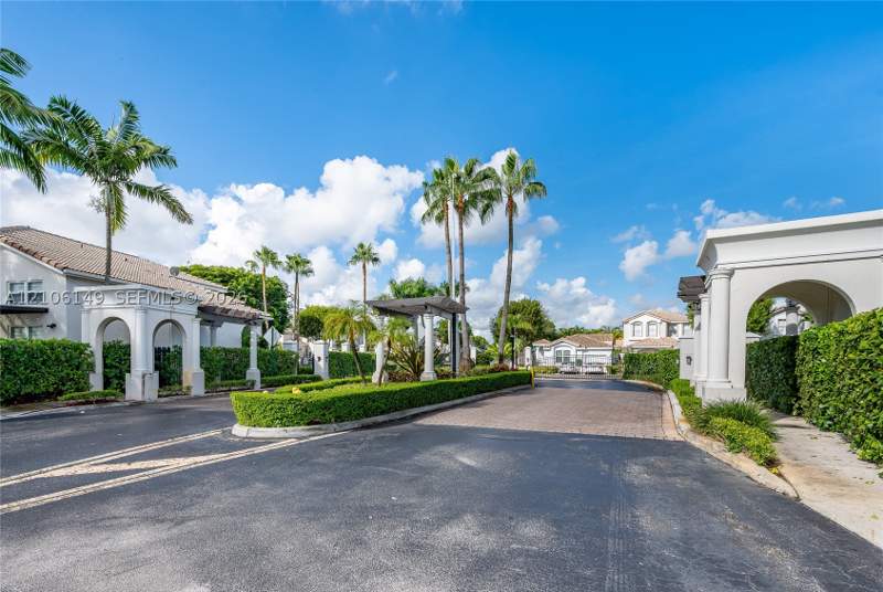 2 bedroom Townhouse at 4865 NW 108th Path, Savannah At Doral, Doral — photo 2