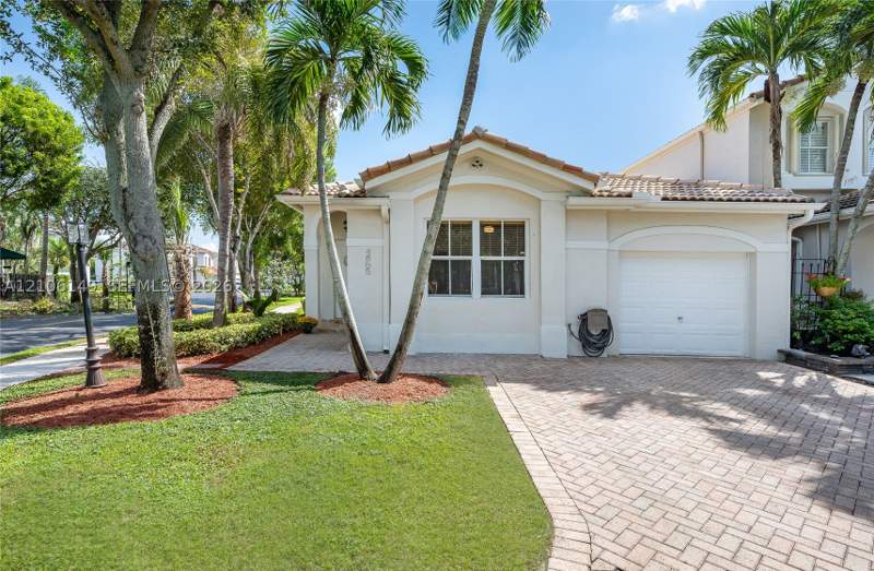 2 bedroom Townhouse at 4865 NW 108th Path, Savannah At Doral, Doral — photo 3