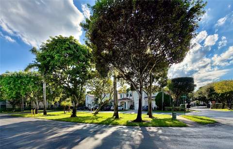 4865 NW 108th Path, Doral FL - photo 8 of 29