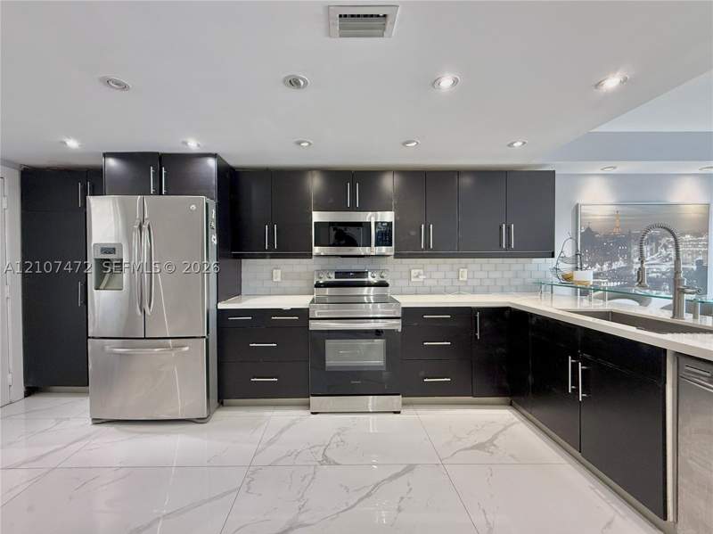 2 bedroom Condominium at 1770 NE 191st St 717-1, Jade Winds Group -, Miami — photo 3