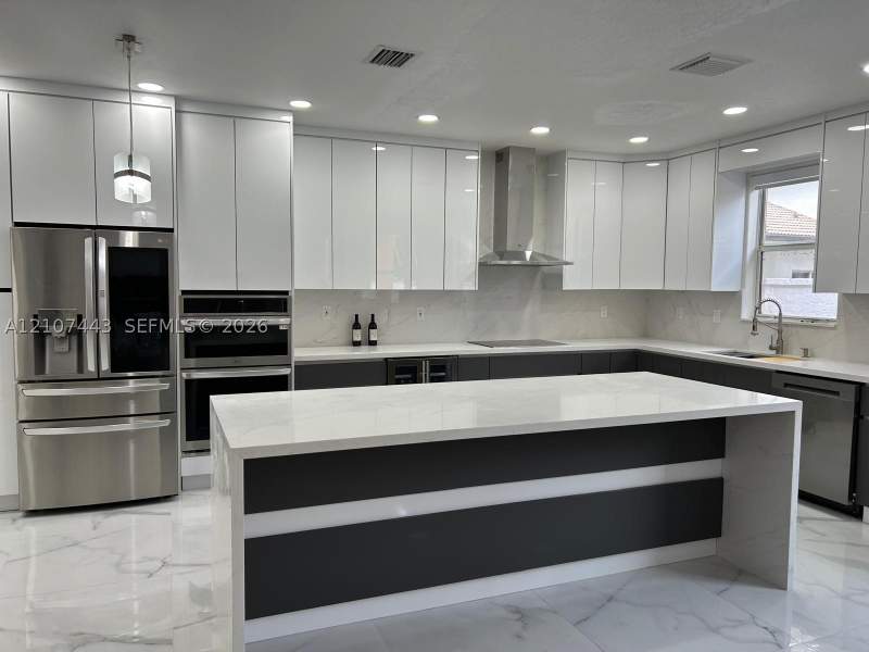 5 bedroom SingleFamilyResidence at 5193 NW 108th Path, Piazza Vecchia, Doral — photo 2