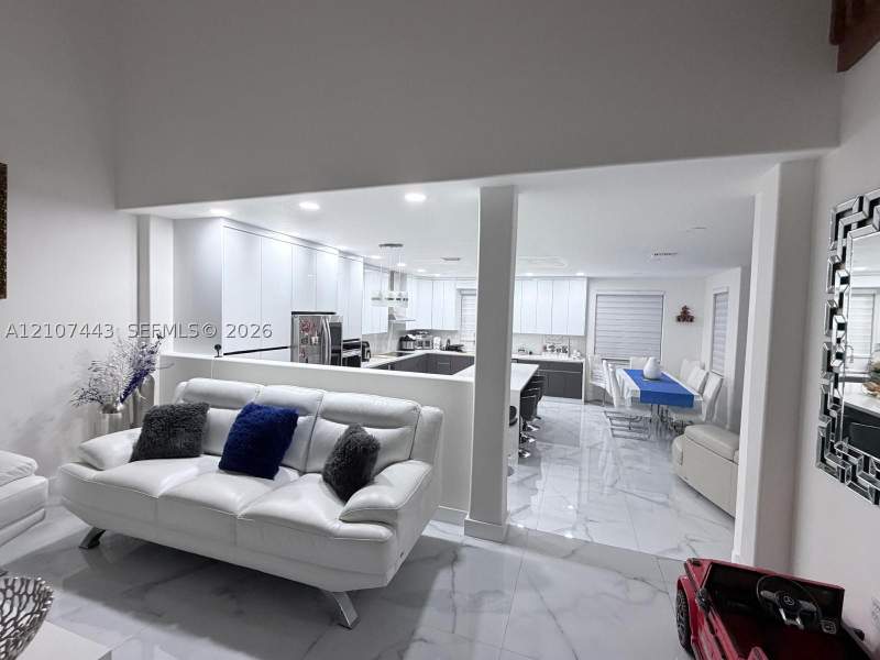 5 bedroom SingleFamilyResidence at 5193 NW 108th Path, Piazza Vecchia, Doral — photo 5