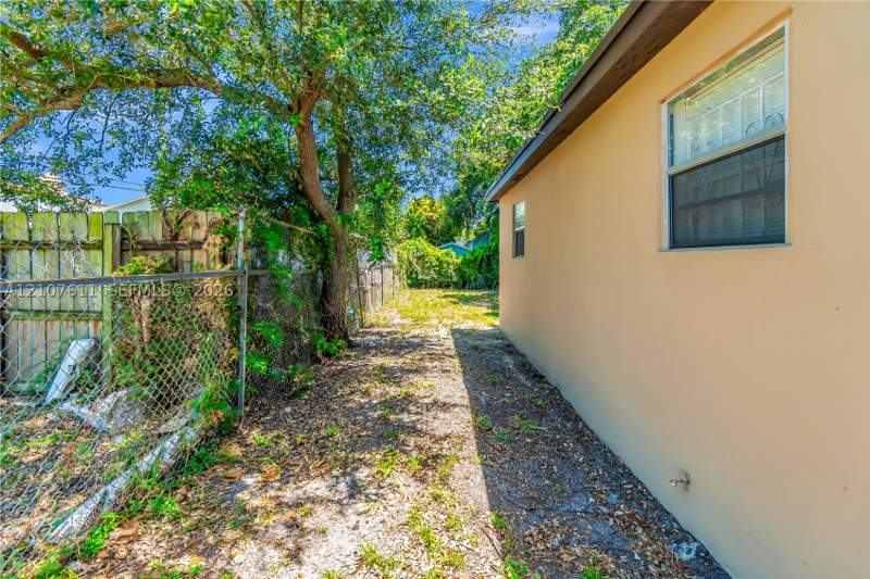 3 bedroom SingleFamilyResidence at 2910 NW 47th St, Amd Pl Of Browns Sub, Miami — photo 4