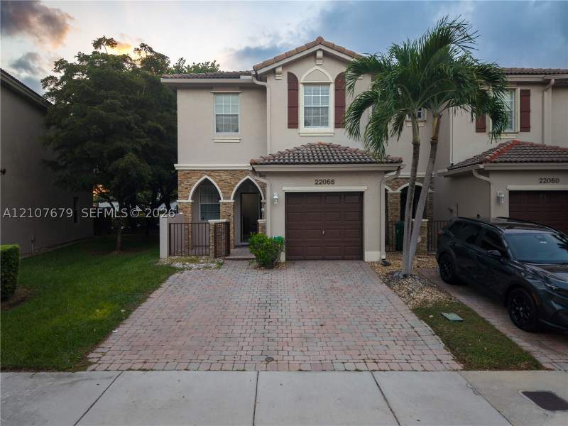 3 bedroom Condominium at 22066 SW 93rd Pl, Lakes By The Bay Cee, Cutler Bay — photo 2