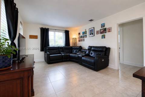 9760 Jamaica Dr, Cutler Bay FL - photo 6 of 28