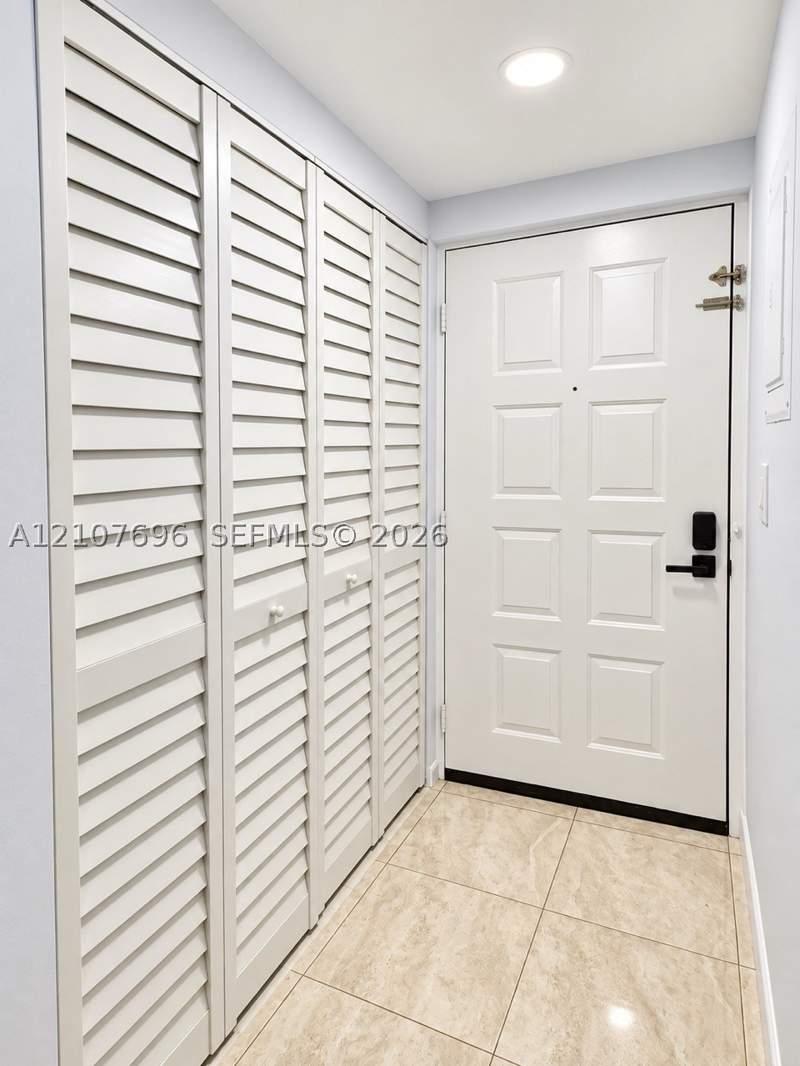 2 bedroom Condominium at 8290 Lake Dr 418, Las Vistas At Doral Condo, Doral — photo 2