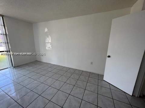 16950 W Dixie Hwy A129, North Miami Beach FL - photo 10 of 24