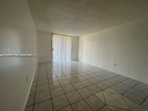 16950 W Dixie Hwy A129, North Miami Beach FL - photo 7 of 24