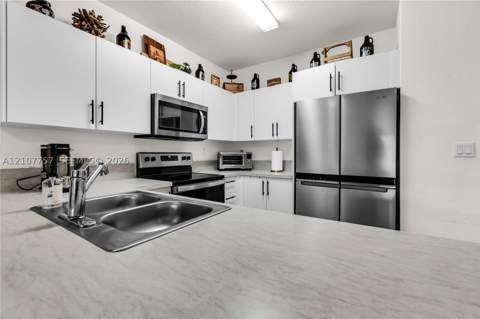 412 NW 12th Ave, Florida City FL - photo 11 of 47
