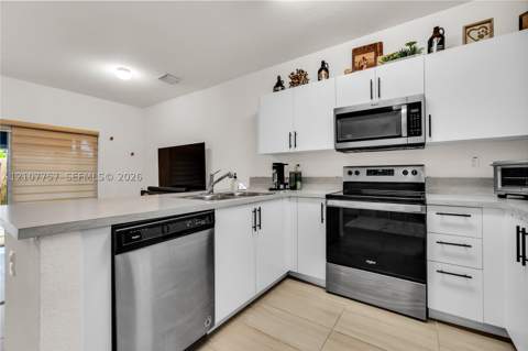412 NW 12th Ave, Florida City FL - photo 7 of 47