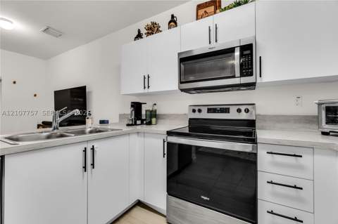412 NW 12th Ave, Florida City FL - photo 8 of 47