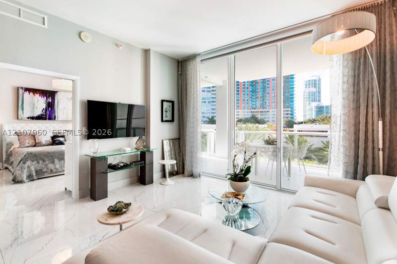1 bedroom Condominium at 50 S Pointe Dr 610, Continuum On South Beach, Miami Beach — photo 3