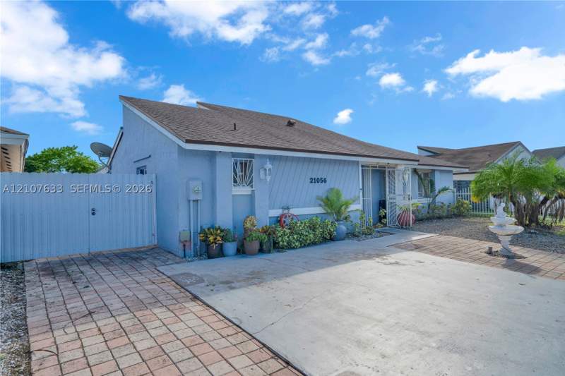 4 bedroom SingleFamilyResidence at 21056 SW 124th Ave Rd, Oak Park Sec 5, Miami — photo 2