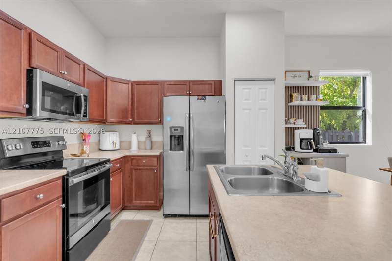 4 bedroom SingleFamilyResidence at 470 SE 34th Ter, Baywinds At Cozumel, Homestead — photo 4