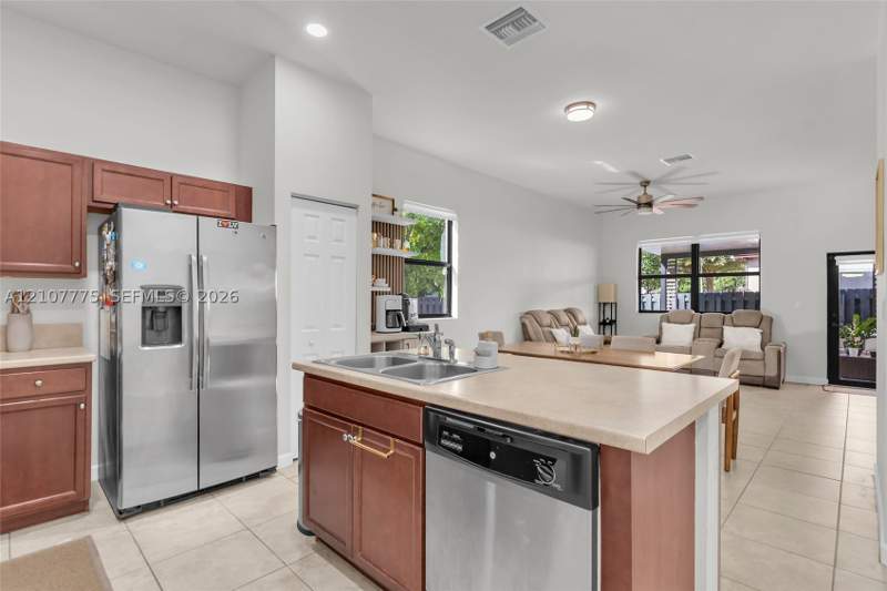 4 bedroom SingleFamilyResidence at 470 SE 34th Ter, Baywinds At Cozumel, Homestead — photo 5