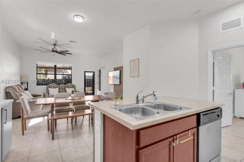 470 SE 34th Ter, Homestead FL - photo 6 of 33