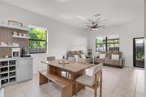 470 SE 34th Ter, Homestead FL - photo 7 of 33