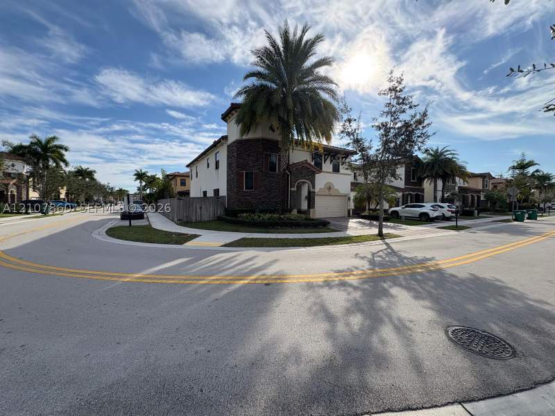 5 bedroom SingleFamilyResidence at 8925 NW 99th Ct, Doral Breeze, Doral — photo 2