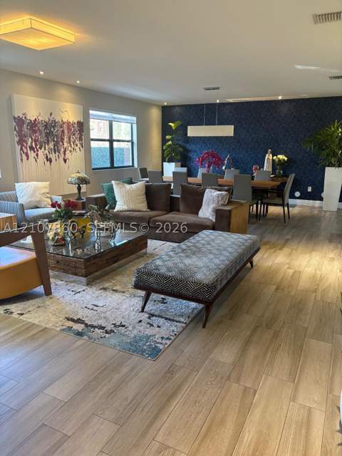 8925 NW 99th Ct, Doral FL - photo 7 of 36