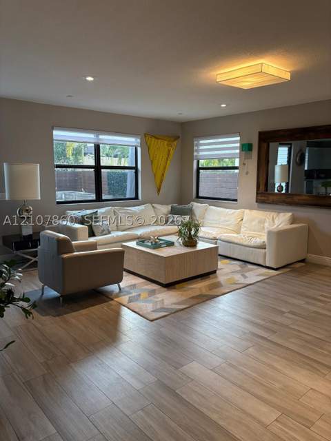8925 NW 99th Ct, Doral FL - photo 9 of 36