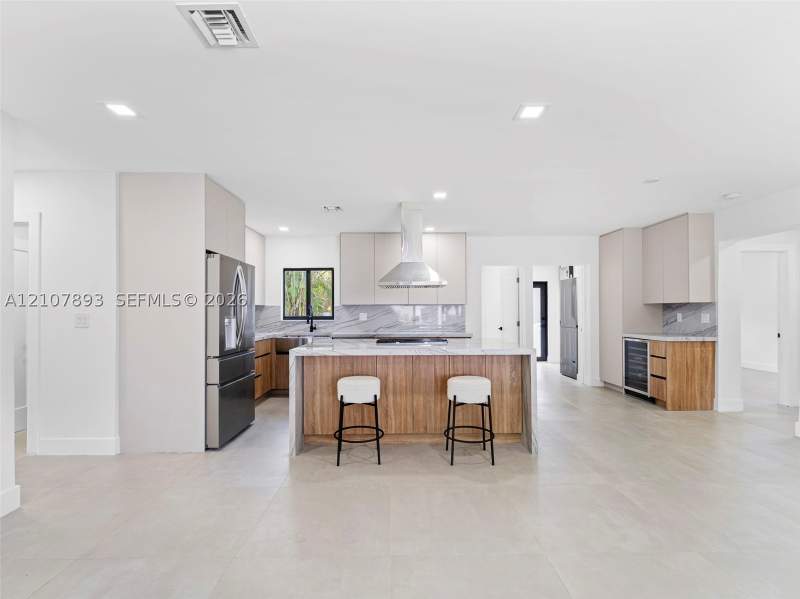 5 bedroom SingleFamilyResidence at 610 NE 164th Ter, Pleasant Village, Miami — photo 4
