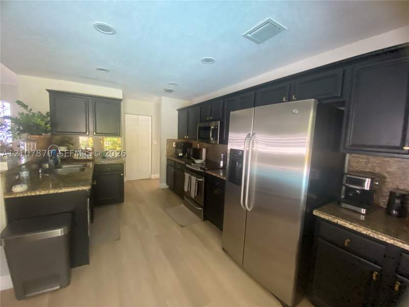 4 bedroom SingleFamilyResidence at 5344 NW 111th Ct, The Reserve At Doral, Doral — photo 4