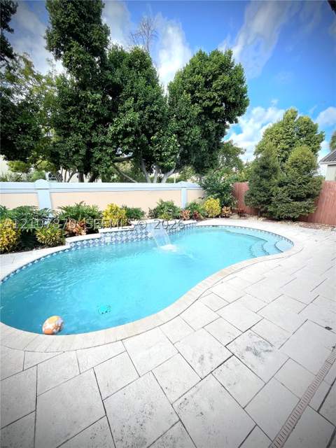 5344 NW 111th Ct, Doral FL - photo 9 of 11