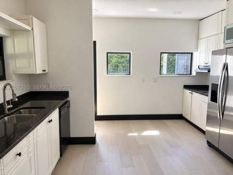 241 Palmetto Dr, Miami Springs FL - photo 15 of 29