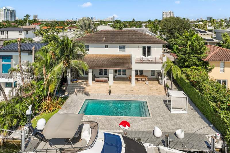 5 bedroom SingleFamilyResidence at 1932 NE 118th Rd, San Souci Estates, North Miami — photo 2