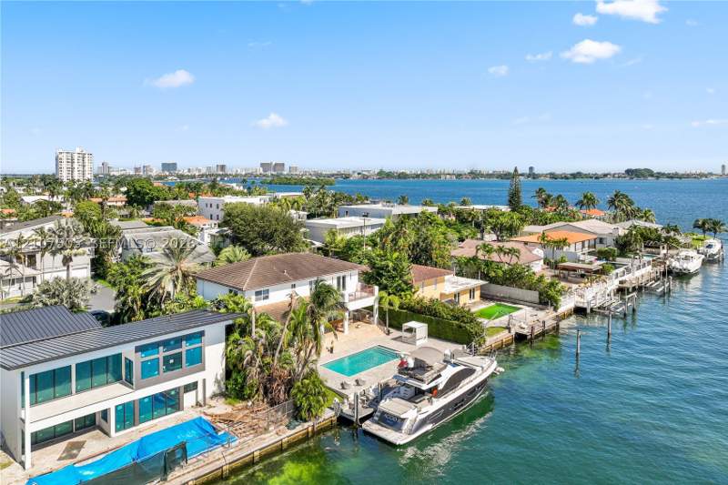 5 bedroom SingleFamilyResidence at 1932 NE 118th Rd, San Souci Estates, North Miami — photo 3